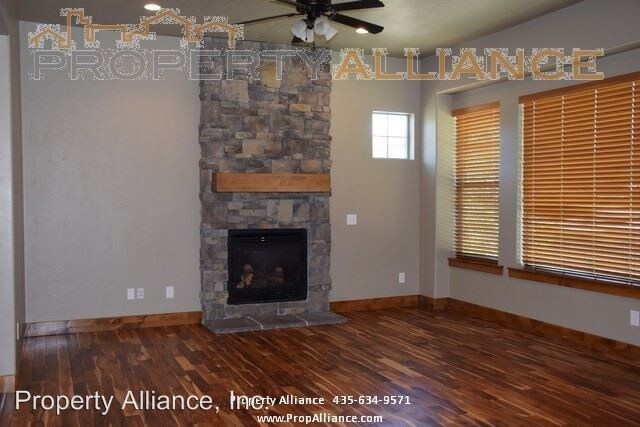 Building Photo - 4 br, 3.5 bath House - 860 Benjamin Place