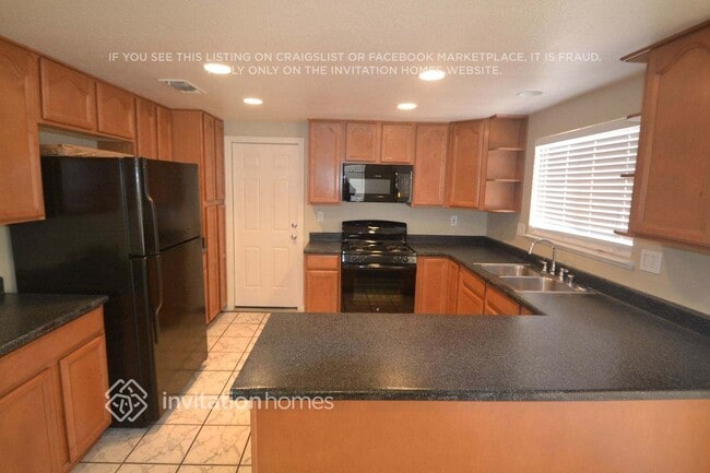 Building Photo - 346 Fuente Dr