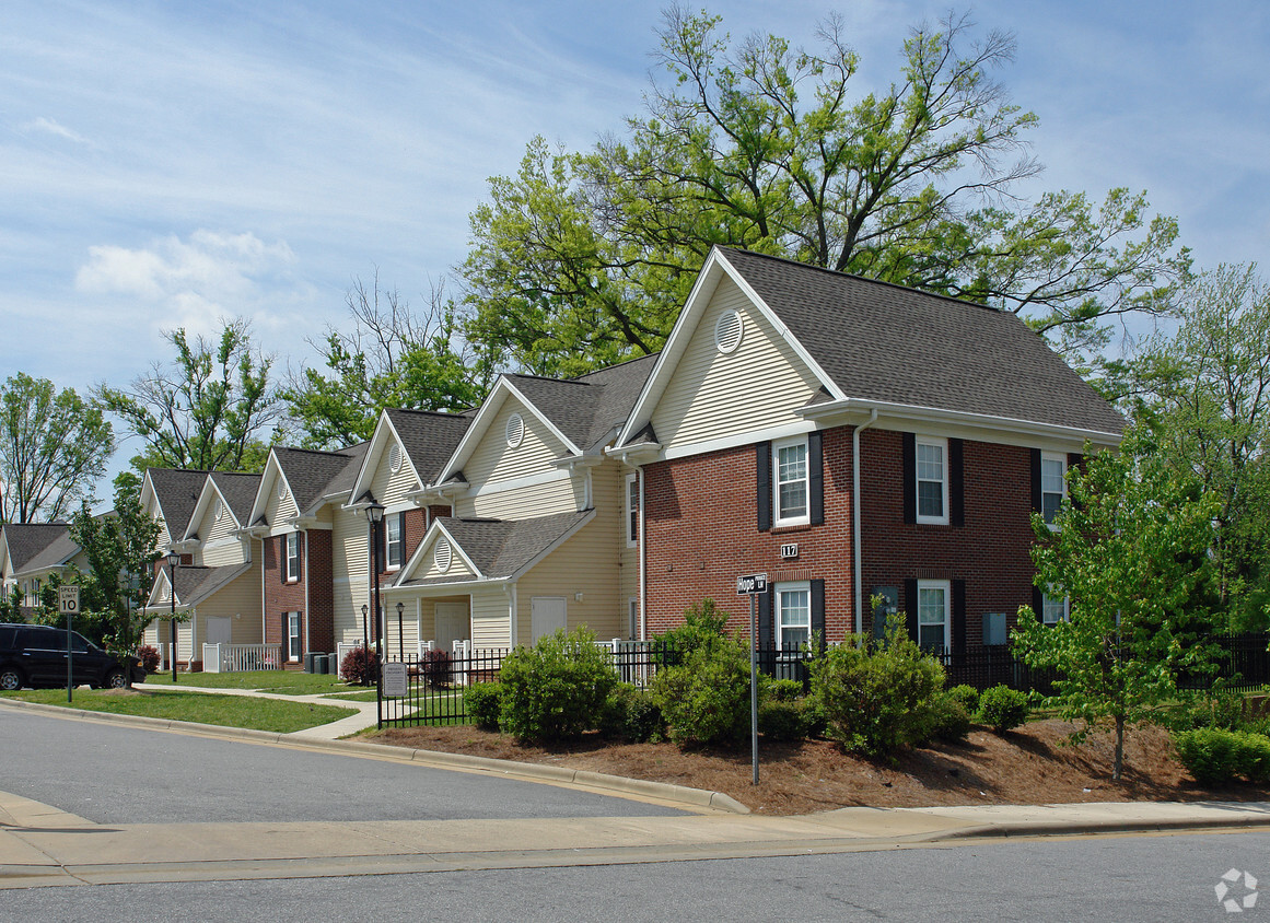 Aster Park - Aster Park Apartments