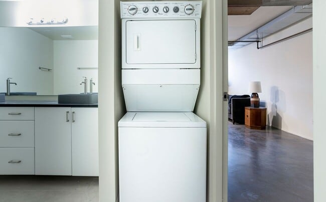 Building Photo - Garden View 1 Bedroom Loft Ready for move in