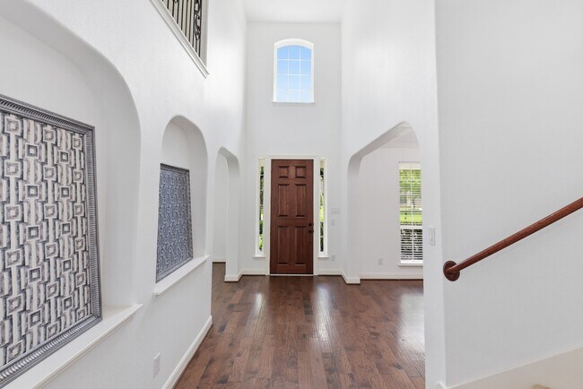 Building Photo - 6010 Green Meadows Ln
