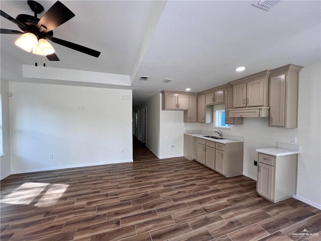 Foto del edificio - 11 E Llano Grande St