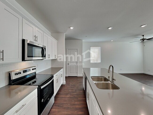Foto del edificio - 632 N Water St
