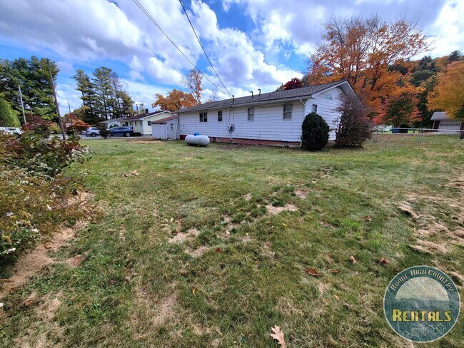 Foto del edificio - 3/2 with Fenced Yard; In-town and Near an AppalCART