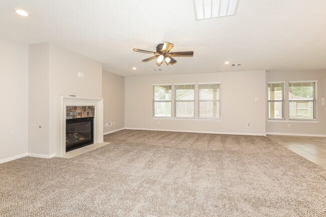Foto del edificio - 14250 Persimmon Woods Dr