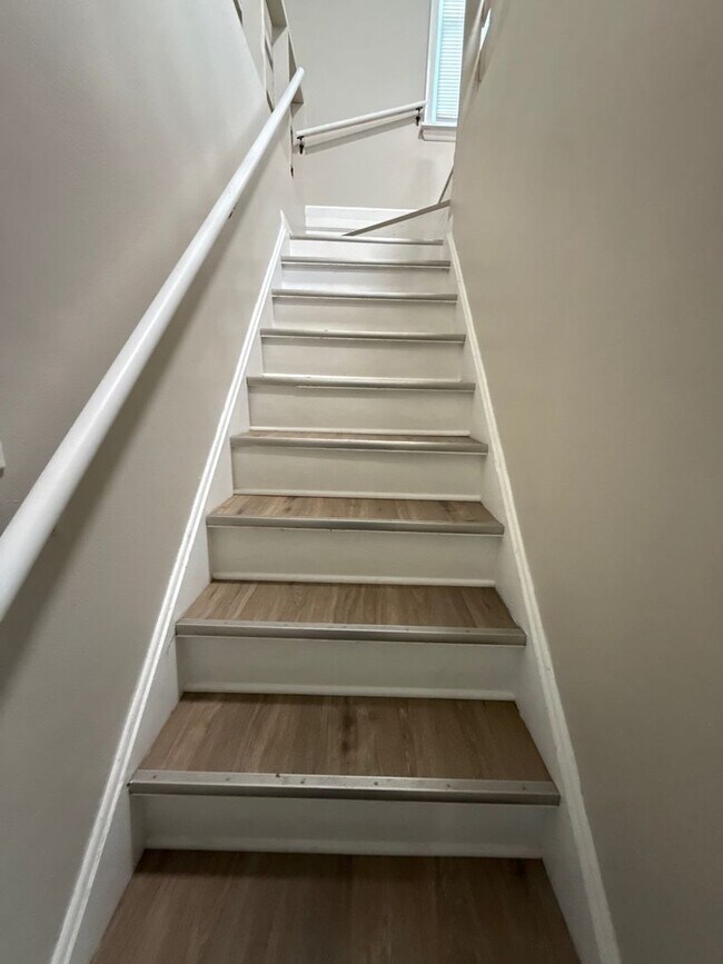 Foto del edificio - Renovated 3-Bedroom Home – We Welcome Sect...
