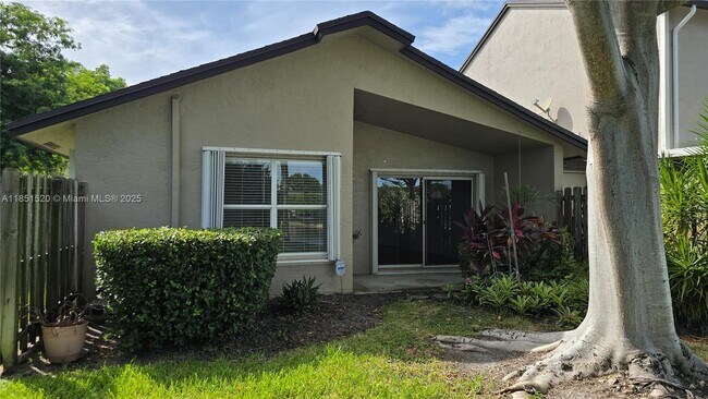Foto del edificio - 3802 NW 122nd Terrace