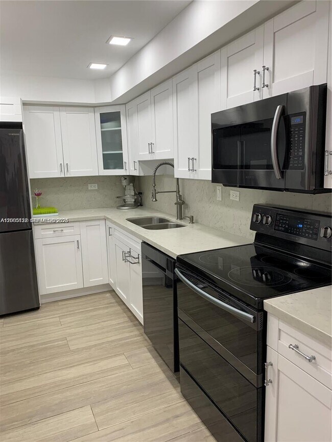 Foto del edificio - 20225 NE 34th Ct