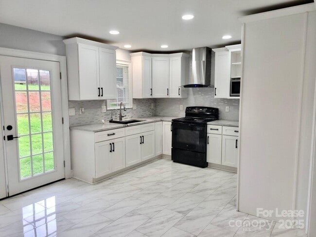 Building Photo - 1531 Longleaf Dr