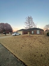 Building Photo - 479 Robin Hood Ct