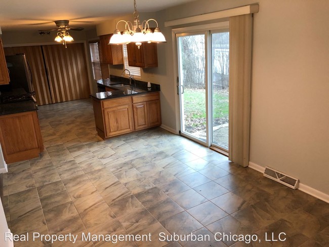 Foto del edificio - 3 br, 2 bath House - 324 S Ela Rd