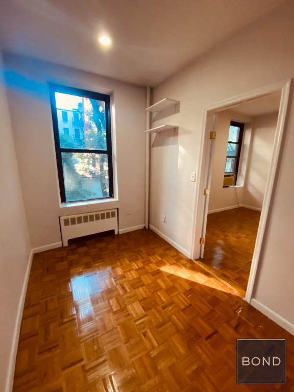 Building Photo - 405 W 44th St