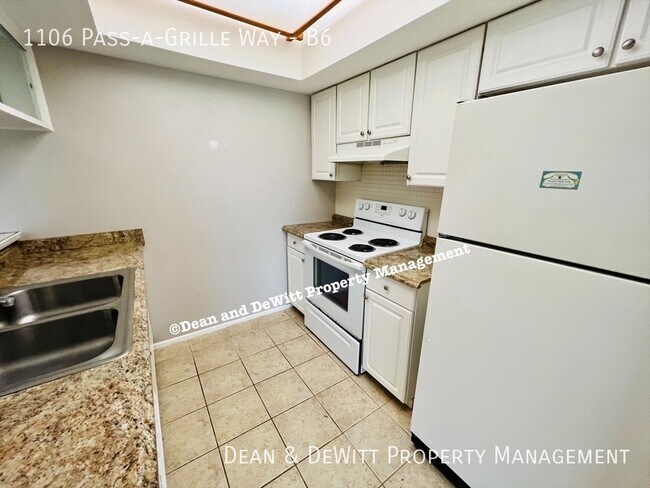 Foto del edificio - 2/1 Second Floor Apartment in Beautiful Pa...