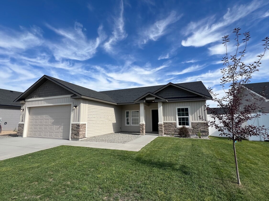 Brand new construction - 1228 Terra Ave