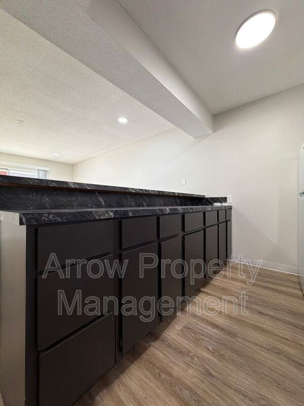 Building Photo - 649 S 18th St