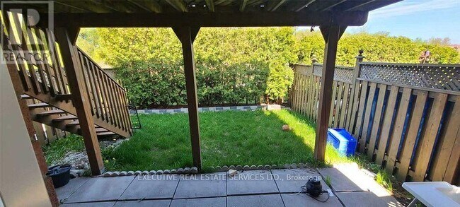 Photo du bâtiment - 246 Doubtfire Crescent