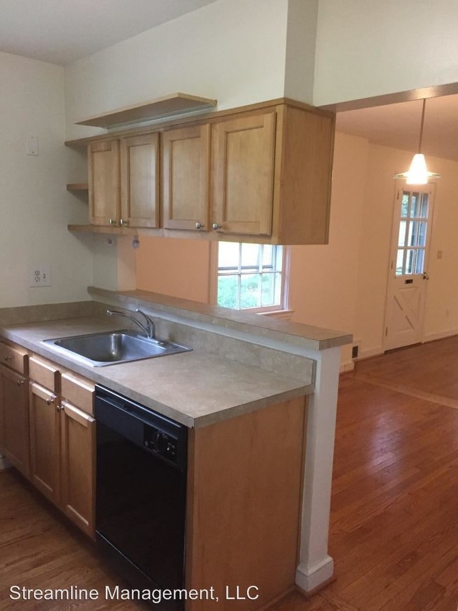Building Photo - 4 br, 2 bath House - 10604 Lorain Ave.