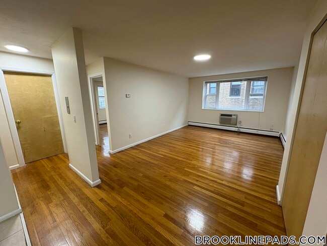 Building Photo - 110 Babcock St