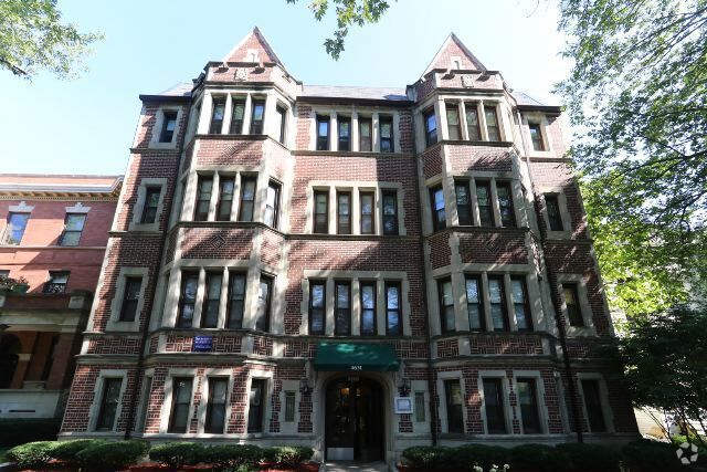 Building Photo - 4644 N Paulina St