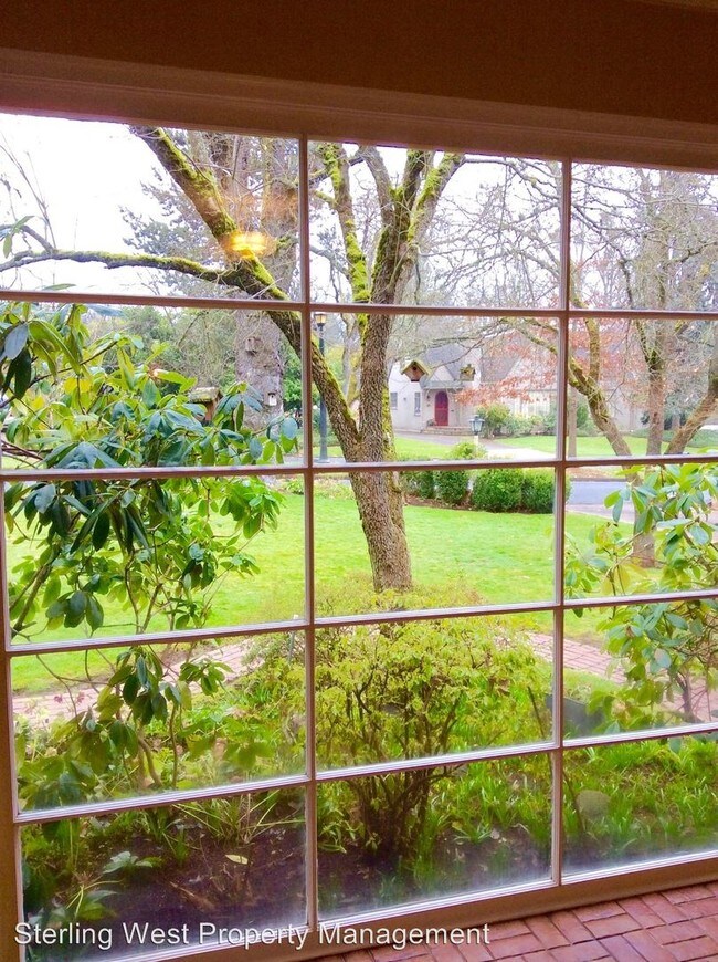 Building Photo - 12 Glen Oak Ct