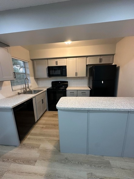 Foto del edificio - 965 SE Caravan Ave