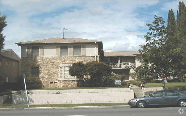 Primary Photo - 839 E Carson St