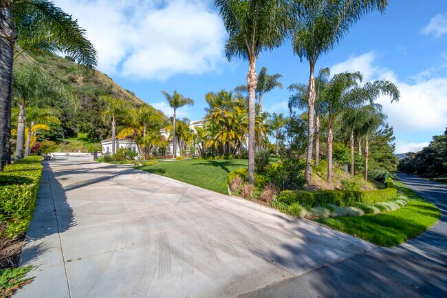 Foto del edificio - 1160 N Easley Canyon Rd