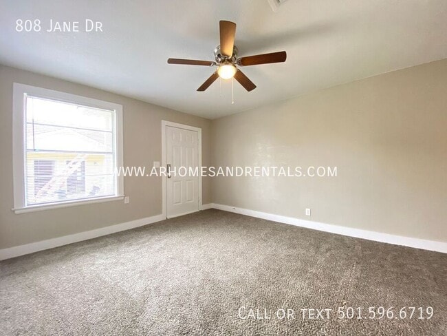 Building Photo - 808 Jane Dr