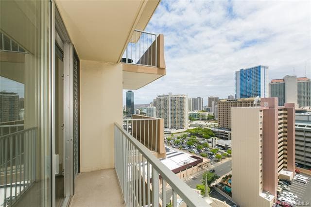 Building Photo - 1561 Kanunu St