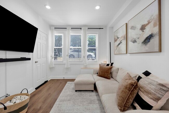 Building Photo - 1851 W Dickens Ave