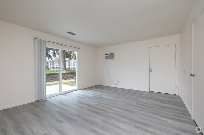 2BR, 1BA - 836SF - Living Room - Windham Chase