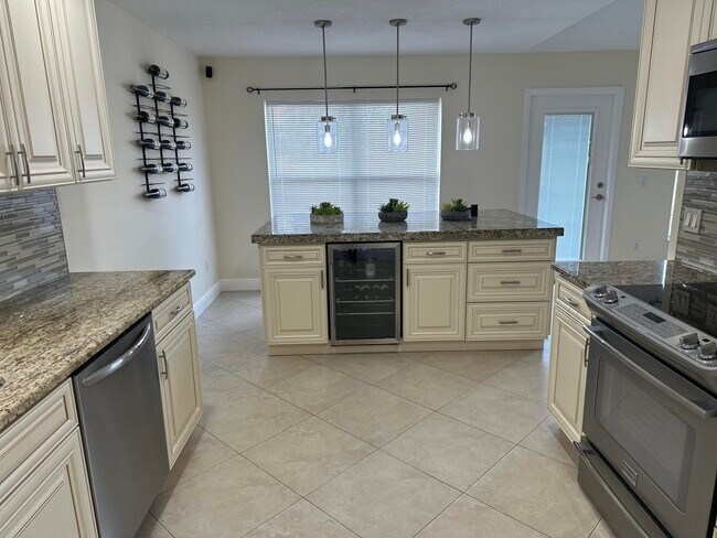 Foto del edificio - 525 SW Halden Ave