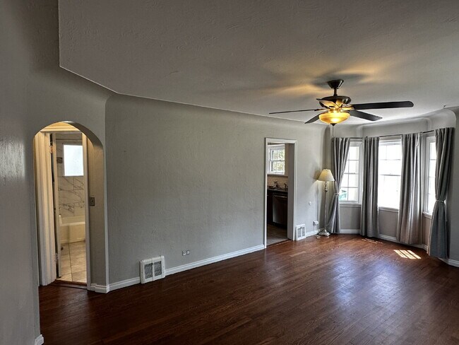 Building Photo - Charming 3-Bed Retreat with Finished Basement an Hardwood Floors!
