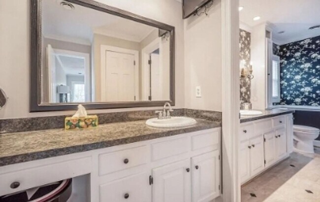 Building Photo - Gorgeous house for rent in Chesapeake.