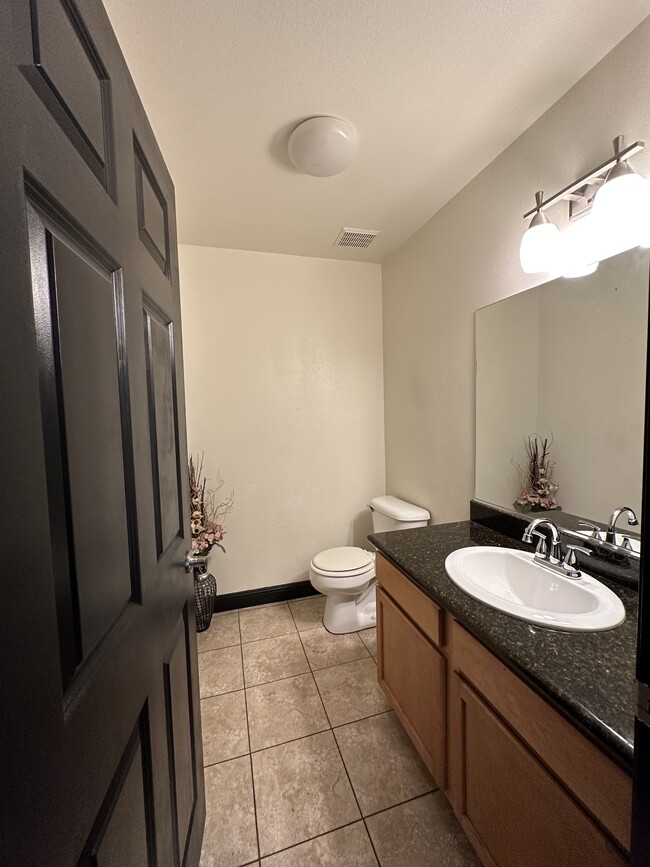 Foto del edificio - 9146 Noble Ave