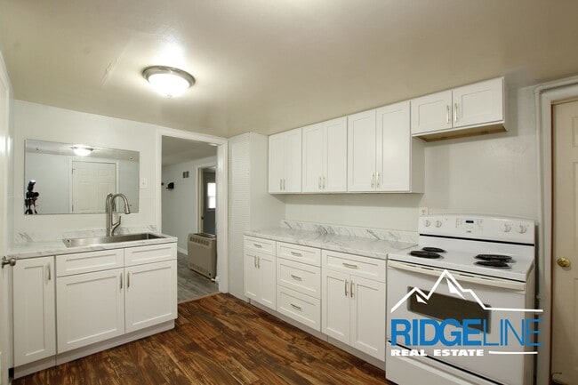 Building Photo - Great Smaller Home for Lease!