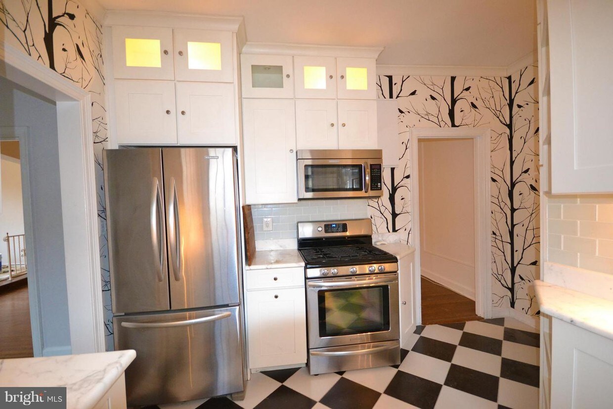 Primary Photo - 2737 Devonshire Pl NW