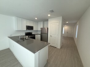 Building Photo - 10727 Vesta Curv