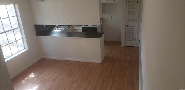 Foto del edificio - 11319 Ethan Allen Dr