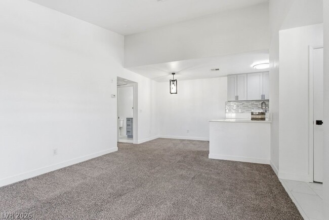 Building Photo - 5121 S Lindell Rd