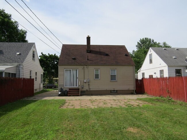 Building Photo - 3 Bedroom Bungalow