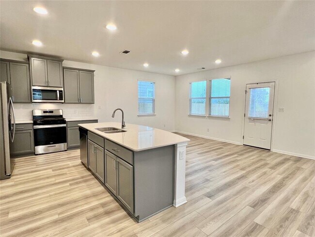 Foto del edificio - 3200 W College Park Dr