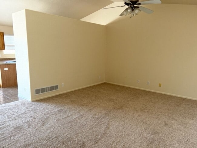 Foto del edificio - ALL PROSPECTIVE TENANTS MUST SUBMIT A $58 NON-REFUNDABLE APPLICATION FEE PER APPLICANT ONLINE AND...