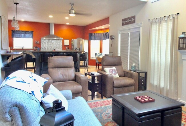 Family Room, View to Kitchen - 528 E Knoll Dr