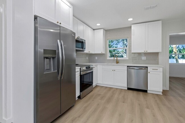 Building Photo - 2710 Boca Ciega Dr N