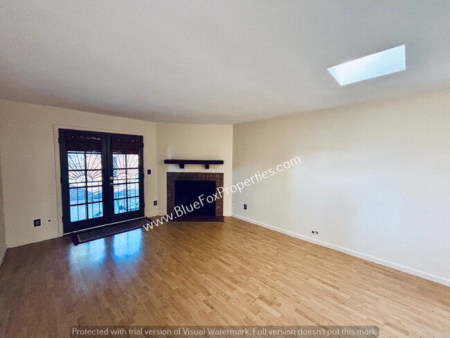 Building Photo - 945 E Desert Pkwy