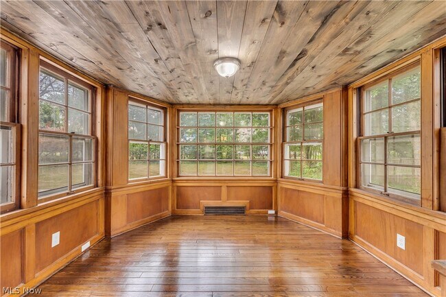 Building Photo - 3330 Chelsea Dr