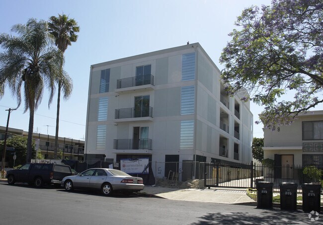 Building Photo - The Manhattan Villa