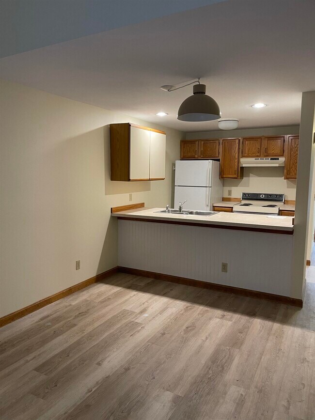 50 Glengarry Dr Unit 50, Stratham, NH 03885 Condo for Rent in