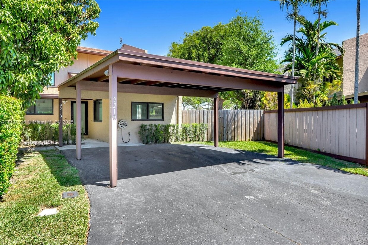 Primary Photo - 9210 SW 136th St Cir